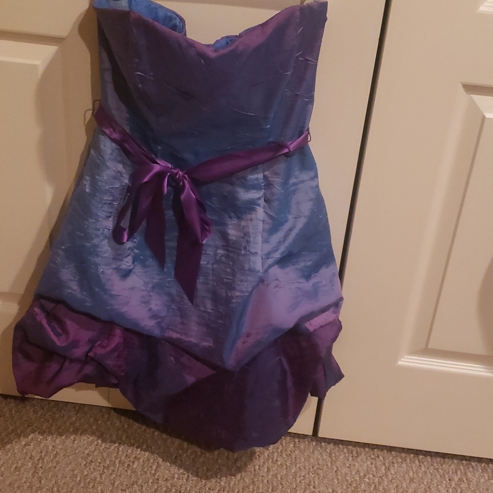 Iridescence blue/purple puff bottom straples dress
